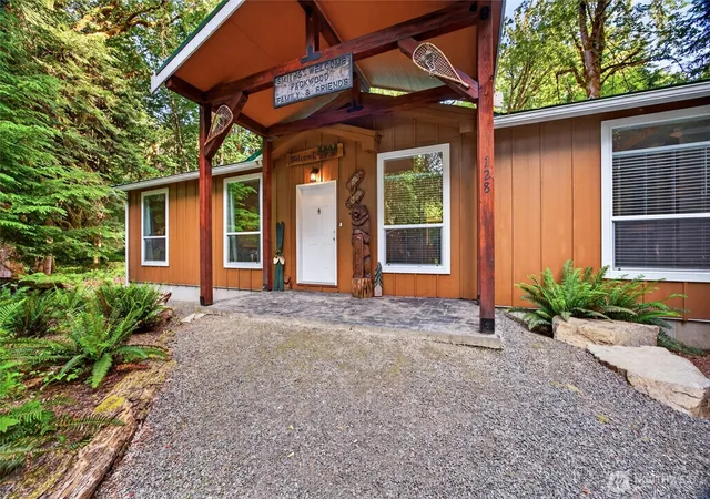 Photo 3 of Manufactured home for sale at 128 Riverview Dr, Packwood, WA 98361 | MLS# NWM2536011 | Listing updated on 2026-09-30