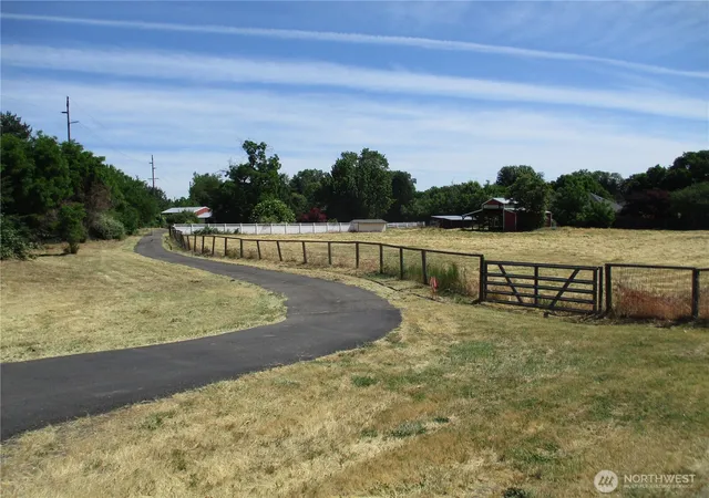 Photo 1 of Single family home for sale at 2499 Cottonwood Rd, Walla Walla, WA 99362 | MLS# NWM2536106 | Listing updated on 2026-09-21
