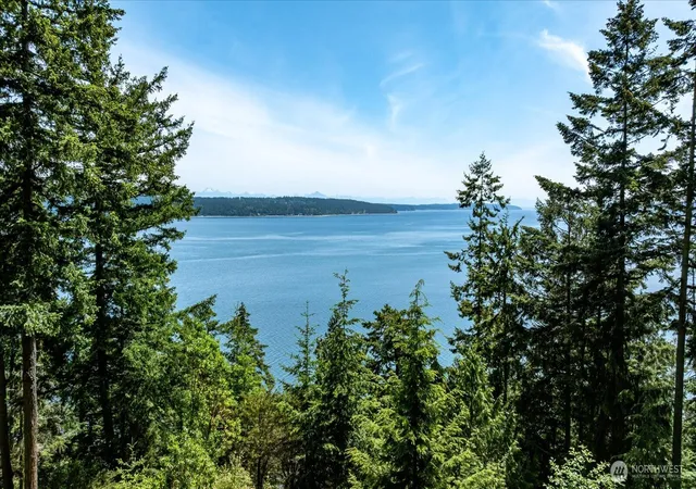 Photo 3 of Sale Pending at 1975 North Blf Rd, Coupeville, WA 98239 | MLS# NWM2536130 | Listing updated on 2026-08-27