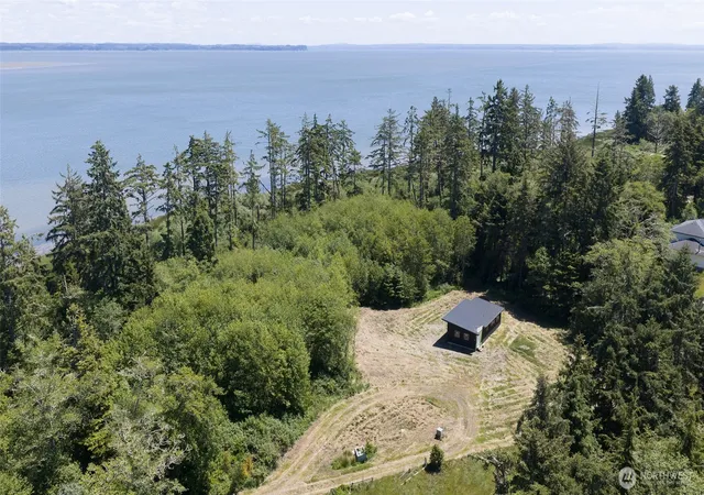 Photo 2 of Single family home for sale at 125 Damon Rd, Hoquiam, WA 98550 | MLS# NWM2536140 | Listing updated on 2026-09-21