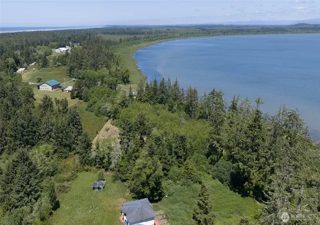 Photo 4 of Single family home for sale at 125 Damon Rd, Hoquiam, WA 98550 | MLS# NWM2536140 | Listing updated on 2026-09-21