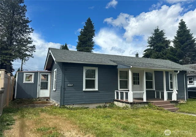 Photo 1 of Single family home for sale at 3102 Garfield St, Longview, WA 98632 | MLS# NWM2536148 | Listing updated on 2026-09-30