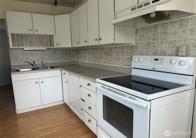 Photo 3 of Single family home for sale at 3102 Garfield St, Longview, WA 98632 | MLS# NWM2536148 | Listing updated on 2026-09-30