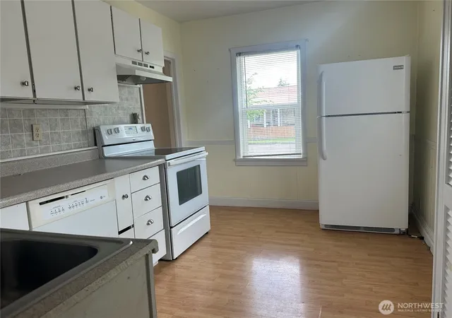 Photo 3 of Single family home for sale at 3102 Garfield St, Longview, WA 98632 | MLS# NWM2536148 | Listing updated on 2026-09-30