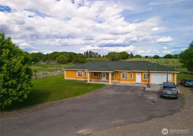 Photo 2 of Single family home for sale at 1811 Beam Rd, Granger, WA 98932 | MLS# NWM2536220 | Listing updated on 2026-09-21