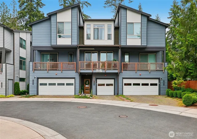 Photo 4 of Townhouse for sale at 6867 NE 170th Street #102, Kenmore, WA 98028 | MLS# NWM2536250 | Listing updated on 2026-09-30