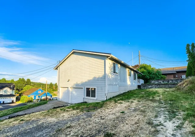 Photo 3 of Sale Pending at 1312 Browns Point Blvd, Tacoma, WA 98422 | MLS# NWM2536281 | Listing updated on 2026-09-25