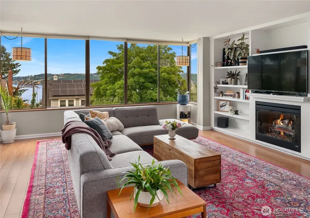 Photo 3 of Sale Pending at 404 N D St #3E, Tacoma, WA 98403 | MLS# NWM2536294 | Listing updated on 2026-09-25