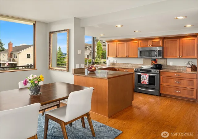Photo 4 of Sale Pending at 404 N D St #3E, Tacoma, WA 98403 | MLS# NWM2536294 | Listing updated on 2026-09-25
