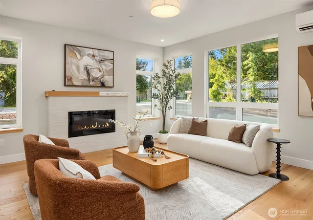 Photo 4 of Single family home for sale at 16344 Linden Ave N, Shoreline, WA 98133 | MLS# NWM2536328 | Listing updated on 2026-10-01
