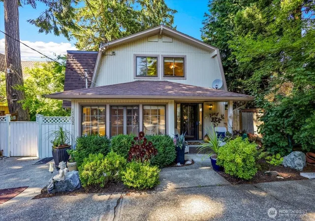 Photo 2 of Contingent at 15402 Rose Rd Sw, Lakewood, WA 98498 | MLS# NWM2536388 | Listing updated on 2026-09-21