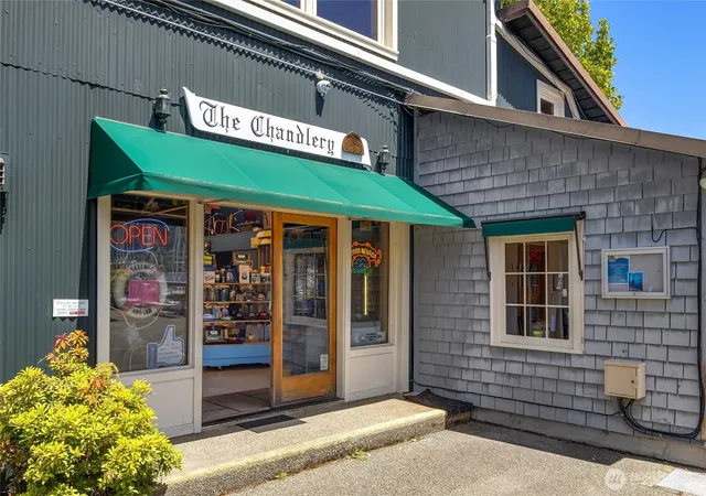 Photo 4 of House for sale at 141 Parfitt Way SW #A6, Bainbridge Island, WA 98110 | MLS# NWM2536412 | Listing updated on 2026-09-21