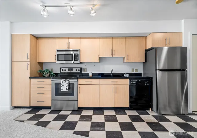Photo 4 of Condo for sale at 1100 106th Avenue NE #609, Bellevue, WA 98004 | MLS# NWM2536413 | Listing updated on 2026-10-02