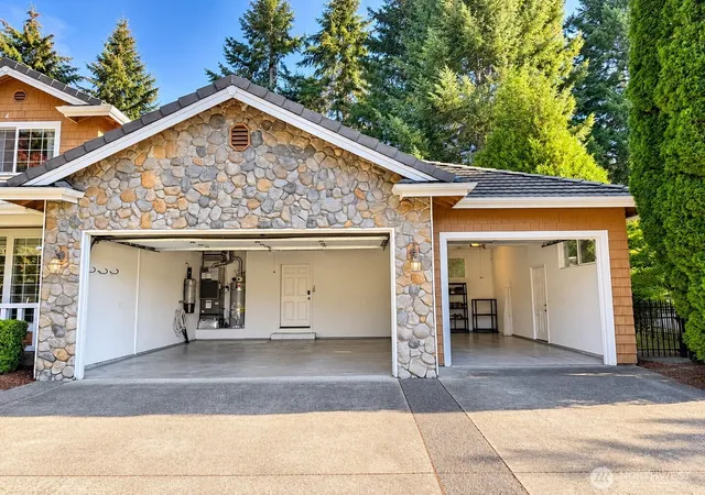 Photo 2 of Single family home for sale at 3924 Prestwick Ln Se, Olympia, WA 98501 | MLS# NWM2536417 | Listing updated on 2026-09-29