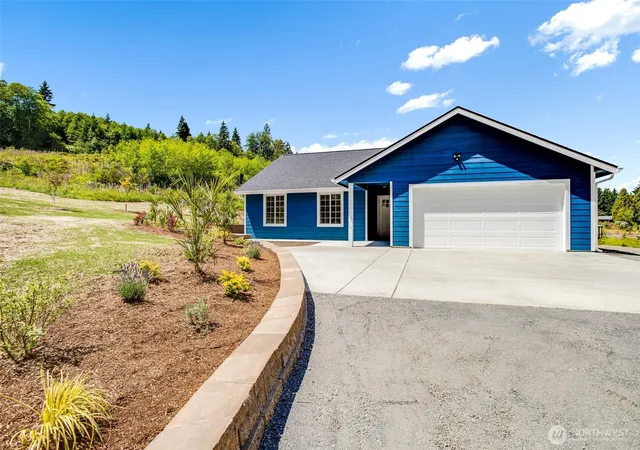 Photo 1 of Sale Pending at 252 Wake Robin Ln, Longview, WA 98632 | MLS# NWM2536486 | Listing updated on 2026-09-26