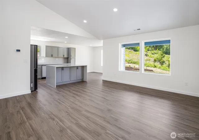 Photo 3 of Sale Pending at 252 Wake Robin Ln, Longview, WA 98632 | MLS# NWM2536486 | Listing updated on 2026-09-26
