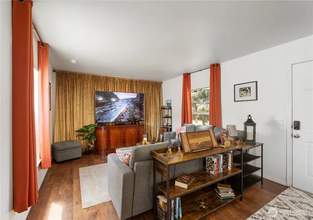 Photo 3 of Manufactured home for sale at 611 Cedar Ave #6, Port Hadlock, WA 98339 | MLS# NWM2536512 | Listing updated on 2026-10-01