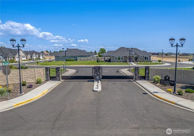 Photo 2 of Single family home for sale at 816 N M Loop Dr Sw, Quincy, WA 98848 | MLS# NWM2536522 | Listing updated on 2026-09-21
