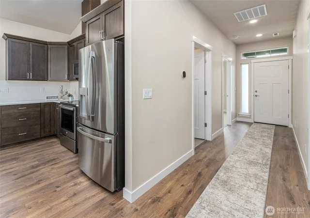 Photo 3 of Single family home for sale at 816 N M Loop Dr SW, Quincy, WA 98848 | MLS# NWM2536522 | Listing updated on 2026-09-21
