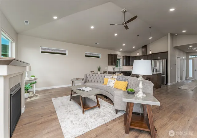 Photo 4 of Single family home for sale at 816 N M Loop Dr SW, Quincy, WA 98848 | MLS# NWM2536522 | Listing updated on 2026-09-21