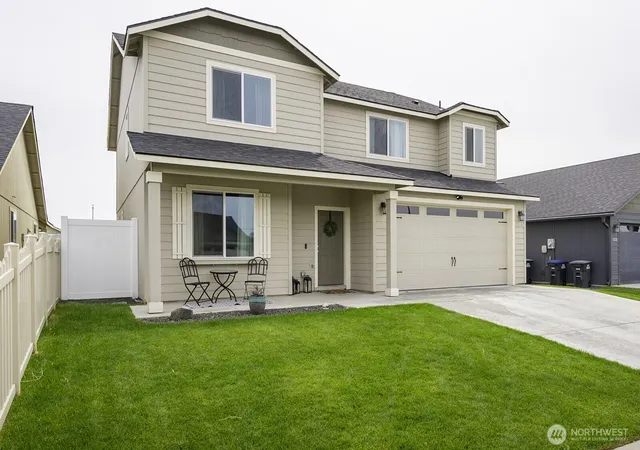 Photo 3 of Single family home for sale at 1361 E Nen Dr, Moses Lake, WA 98837 | MLS# NWM2536532 | Listing updated on 2026-09-21