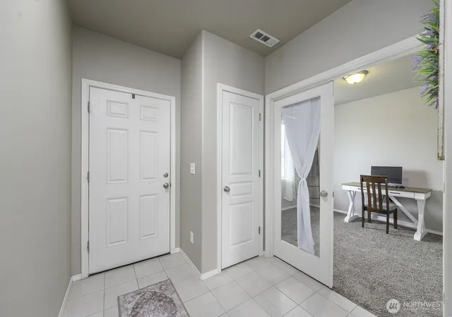 Photo 4 of Single family home for sale at 1361 E Nen Dr, Moses Lake, WA 98837 | MLS# NWM2536532 | Listing updated on 2026-09-21