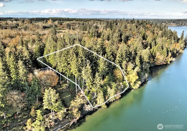 Photo 4 of Single family home for sale at 898 SE Dahman Rd, Shelton, WA 98584 | MLS# NWM2536535 | Listing updated on 2026-09-22