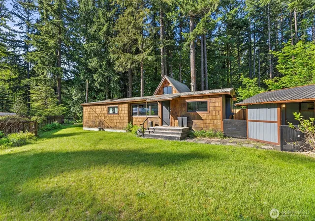Photo 2 of Manufactured home for sale at 109 Mt Rainier Dr, Packwood, WA 98361 | MLS# NWM2536564 | Listing updated on 2026-09-21