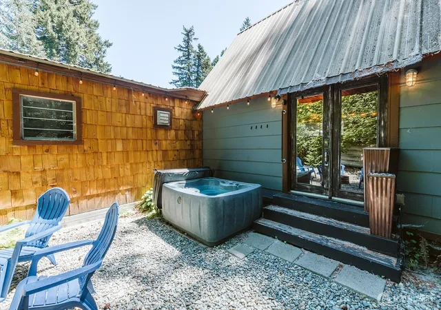 Photo 4 of Manufactured home for sale at 109 Mt Rainier Dr, Packwood, WA 98361 | MLS# NWM2536564 | Listing updated on 2026-09-21