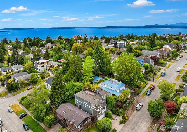 Photo 2 of Single family home for sale at 2607 W Newton St, Seattle, WA 98199 | MLS# NWM2536576 | Listing updated on 2026-09-24