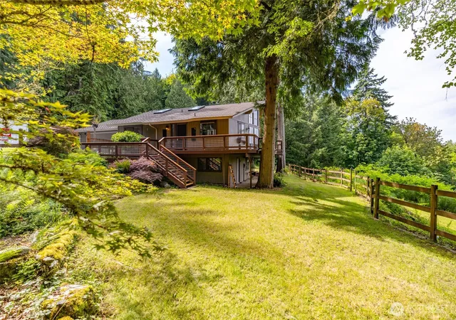 Photo 4 of Single family home for sale at 22426 Criddle Ln, Mount Vernon, WA 98274 | MLS# NWM2536594 | Listing updated on 2026-10-19