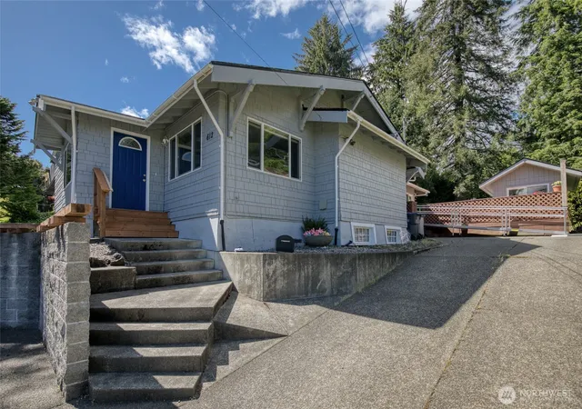 Photo 3 of Sale Pending at 612 9th Avenue, Aberdeen, WA 98520 | MLS# NWM2536613 | Listing updated on 2026-09-25