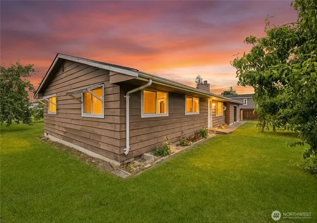 Photo 2 of Single family home for sale at 230 Cleveland Ave, Sumas, WA 98295 | MLS# NWM2536618 | Listing updated on 2026-10-02