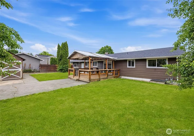 Photo 3 of Single family home for sale at 230 Cleveland Ave, Sumas, WA 98295 | MLS# NWM2536618 | Listing updated on 2026-10-02