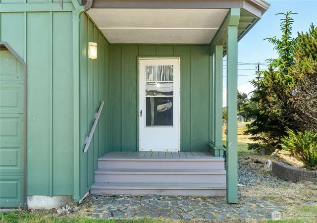Photo 3 of Single family home for sale at 21 Mccullough Rd, Copalis Beach, WA 98535 | MLS# NWM2536634 | Listing updated on 2026-09-21