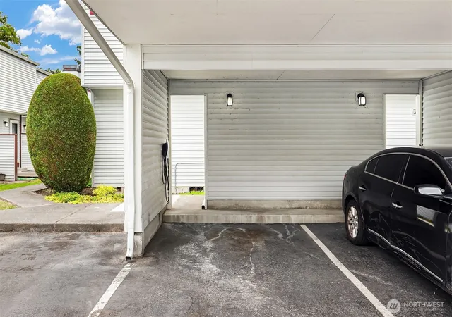Photo 3 of Townhouse for sale at 708 6th Avenue S #E101, Kent, WA 98032 | MLS# NWM2536672 | Listing updated on 2026-10-01