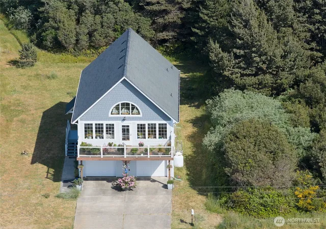 Photo 2 of Single family home for sale at 622 Ocean Shrs Blvd Sw, Ocean Shores, WA 98569 | MLS# NWM2536677 | Listing updated on 2026-09-21
