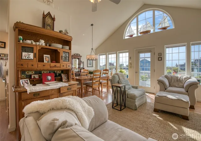 Photo 4 of Single family home for sale at 622 Ocean Shrs Blvd SW, Ocean Shores, WA 98569 | MLS# NWM2536677 | Listing updated on 2026-09-21