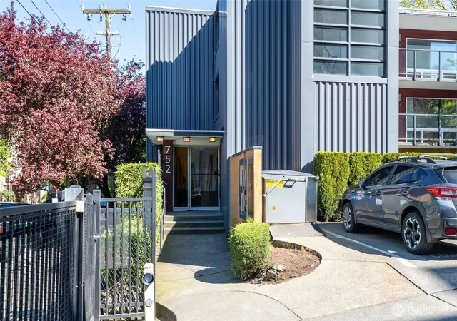 Photo 2 of Condo for sale at 752 Bellevue Ave E #208, Seattle, WA 98102 | MLS# NWM2536752 | Listing updated on 2026-09-21