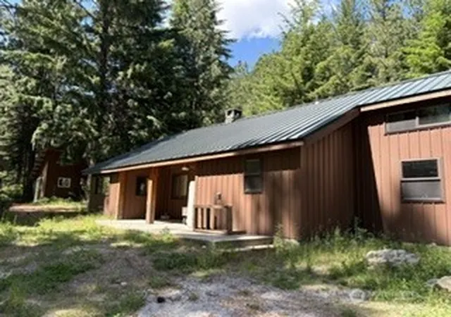 Photo 2 of Single family home for sale at 19045 Gill Crk Rd, Leavenworth, WA 98826 | MLS# NWM2536767 | Listing updated on 2026-09-21