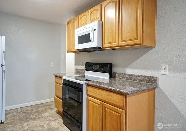 Photo 2 of Multi family home for sale at 15409 9th Avenue Sw, Burien, WA 98166 | MLS# NWM2536775 | Listing updated on 2026-09-21