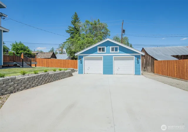 Photo 3 of Single family home for sale at 209 W Ash St, Waterville, WA 98858 | MLS# NWM2536799 | Listing updated on 2026-09-29