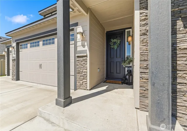 Photo 3 of Single family home for sale at 1001 Redmond Ave, Quincy, WA 98848 | MLS# NWM2536820 | Listing updated on 2026-09-21