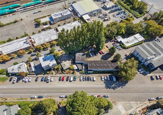 Photo 3 of Townhouse for sale at 2600 -2626 Thorndyke Ave W, Seattle, WA 98199 | MLS# NWM2536846 | Listing updated on 2026-09-21