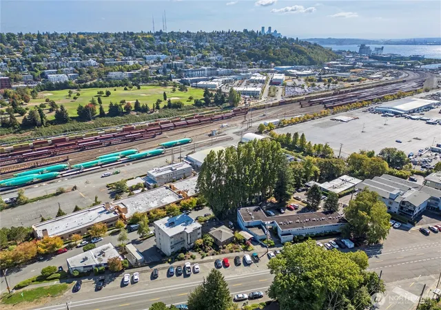 Photo 4 of Townhouse for sale at 2600 -2626 Thorndyke Ave W, Seattle, WA 98199 | MLS# NWM2536846 | Listing updated on 2026-09-21