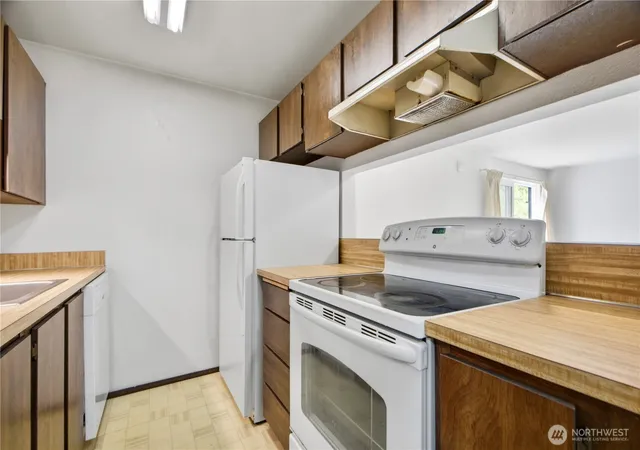 Photo 3 of Townhouse for sale at 9558 Greenwood Ave N #309, Seattle, WA 98103 | MLS# NWM2536874 | Listing updated on 2026-09-21