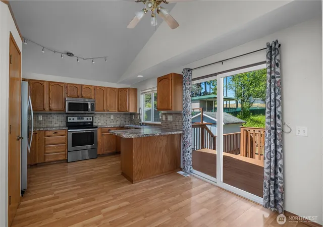 Photo 4 of Single family home for sale at 1426 Wingwood Pl, Shelton, WA 98584 | MLS# NWM2536877 | Listing updated on 2026-09-30