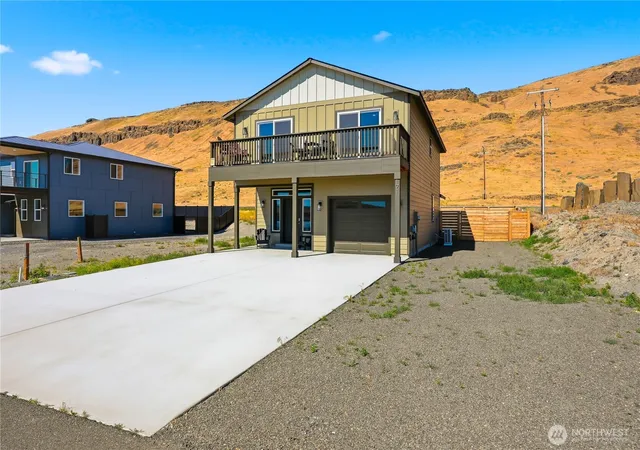 Photo 1 of Single family home for sale at 171 Bridgeview Dr, Vantage, WA 98950 | MLS# NWM2536915 | Listing updated on 2026-09-21