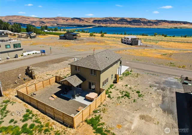Photo 3 of Single family home for sale at 171 Bridgeview Dr, Vantage, WA 98950 | MLS# NWM2536915 | Listing updated on 2026-09-21