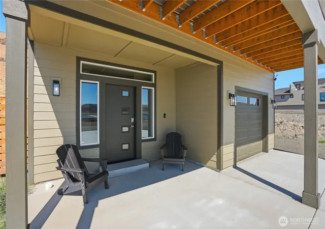 Photo 3 of Single family home for sale at 171 Bridgeview Dr, Vantage, WA 98950 | MLS# NWM2536915 | Listing updated on 2026-09-21